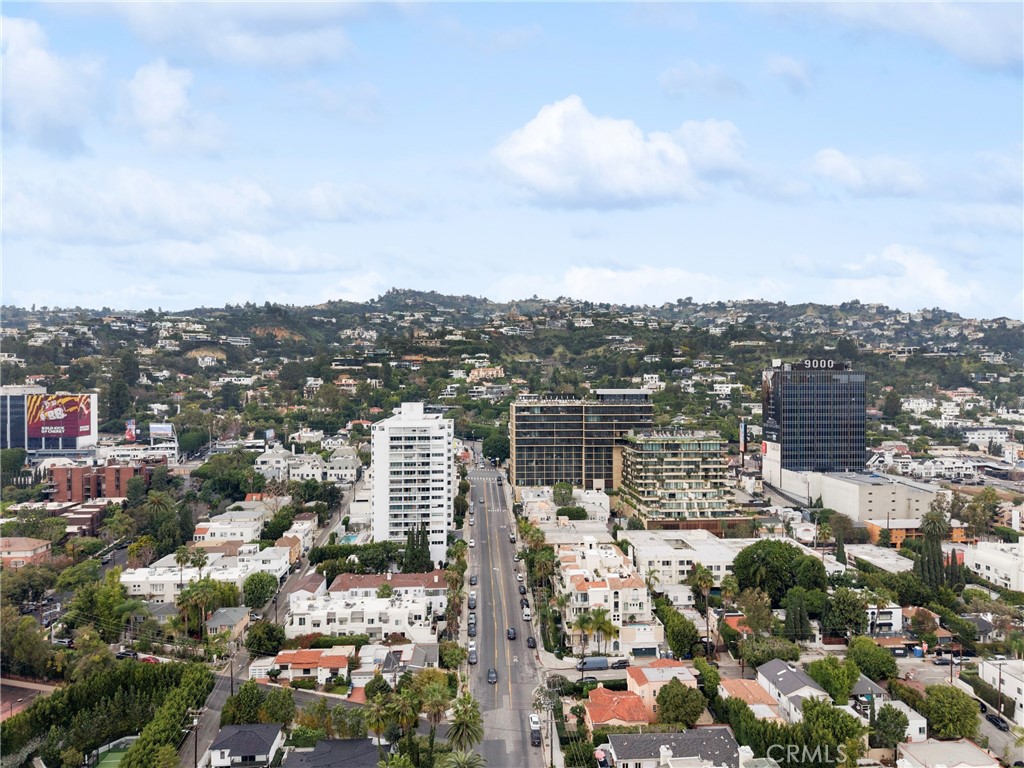 906 N Doheny 303