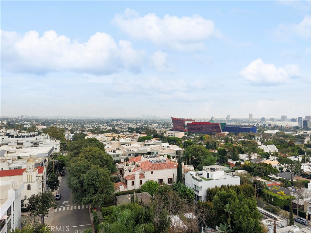 906 N Doheny 303