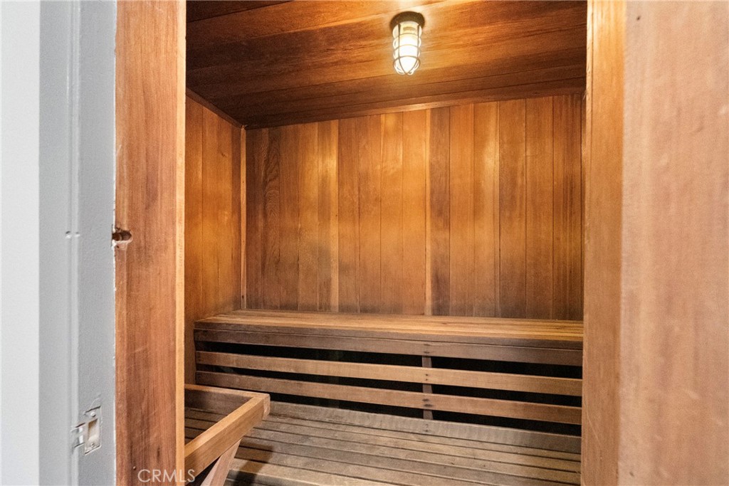 906 N Doheny 303