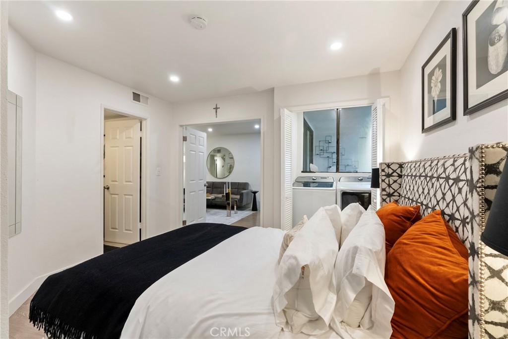 906 N Doheny 303