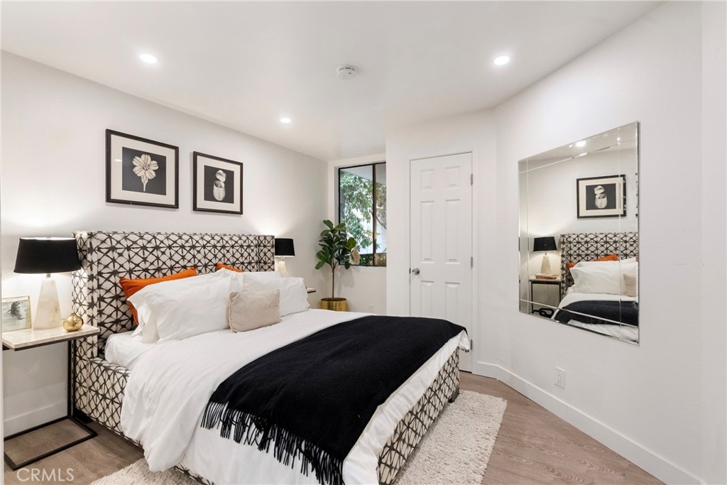 906 N Doheny 303