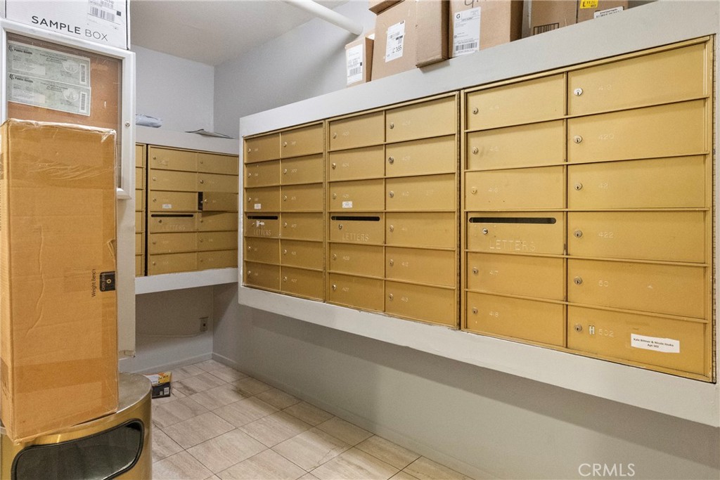 906 N Doheny 303