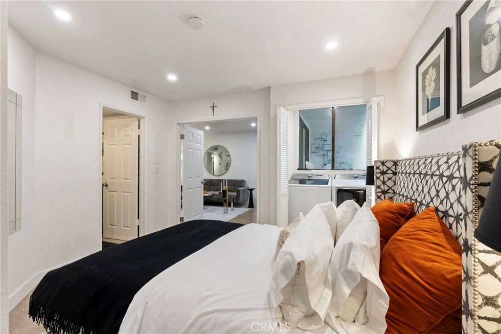 906 N Doheny 303
