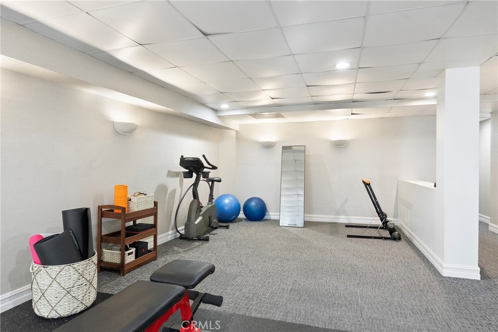 906 N Doheny 303