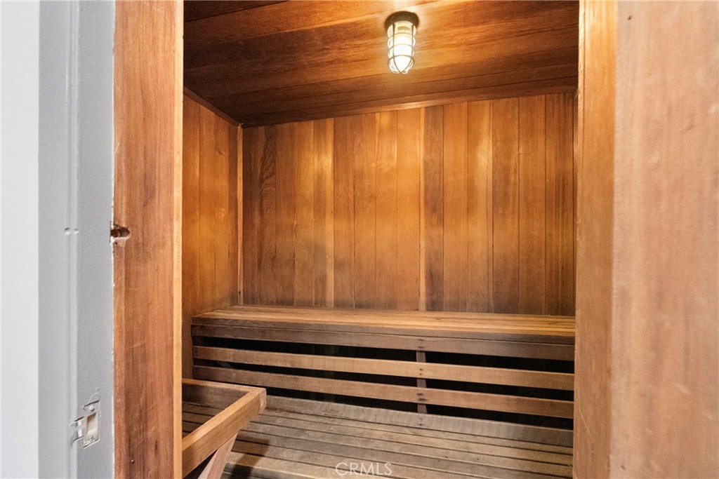 906 N Doheny 303