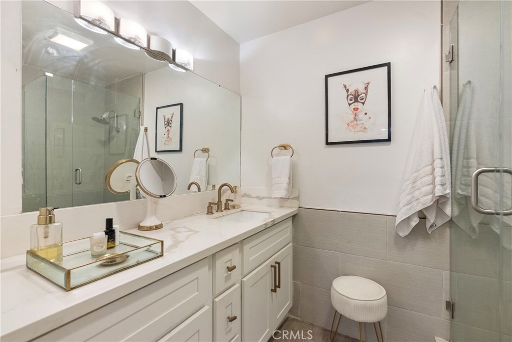 906 N Doheny 303
