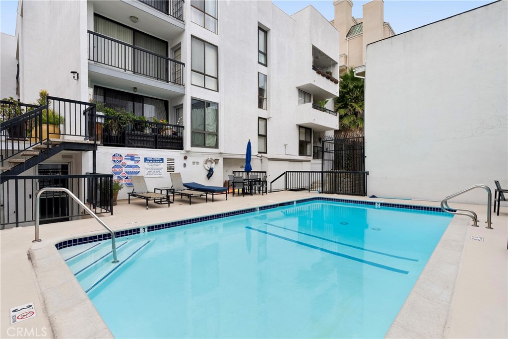 906 N Doheny 303