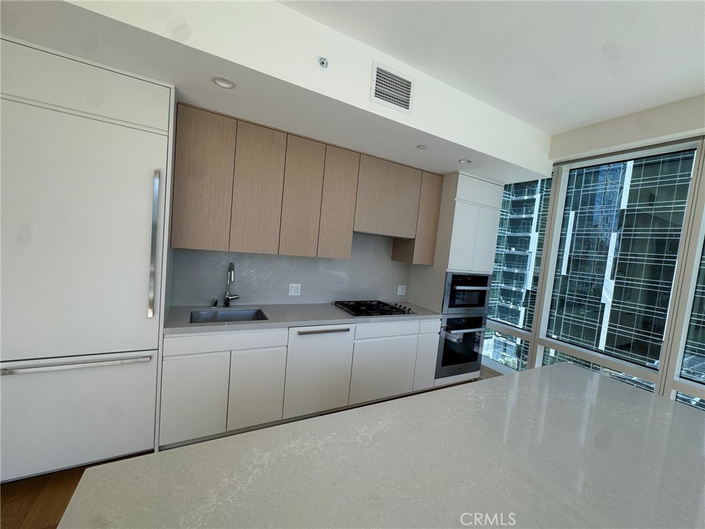 877 Francisco Street 1606