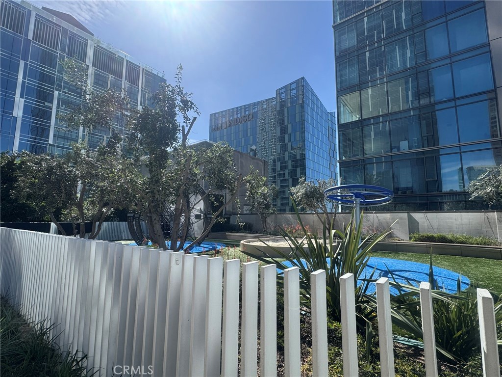 877 Francisco Street 1606