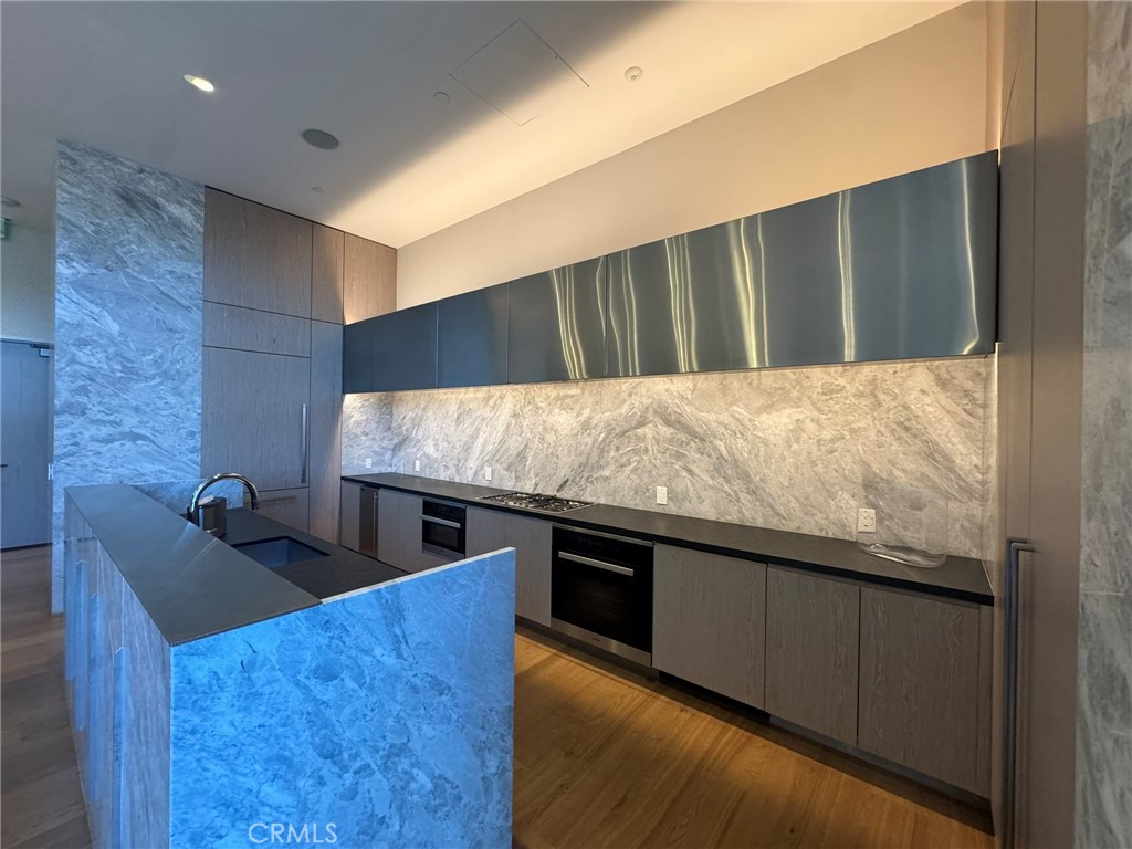 877 Francisco Street 1606