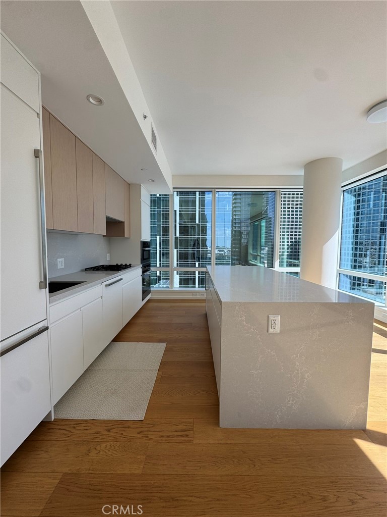 877 Francisco Street 1606