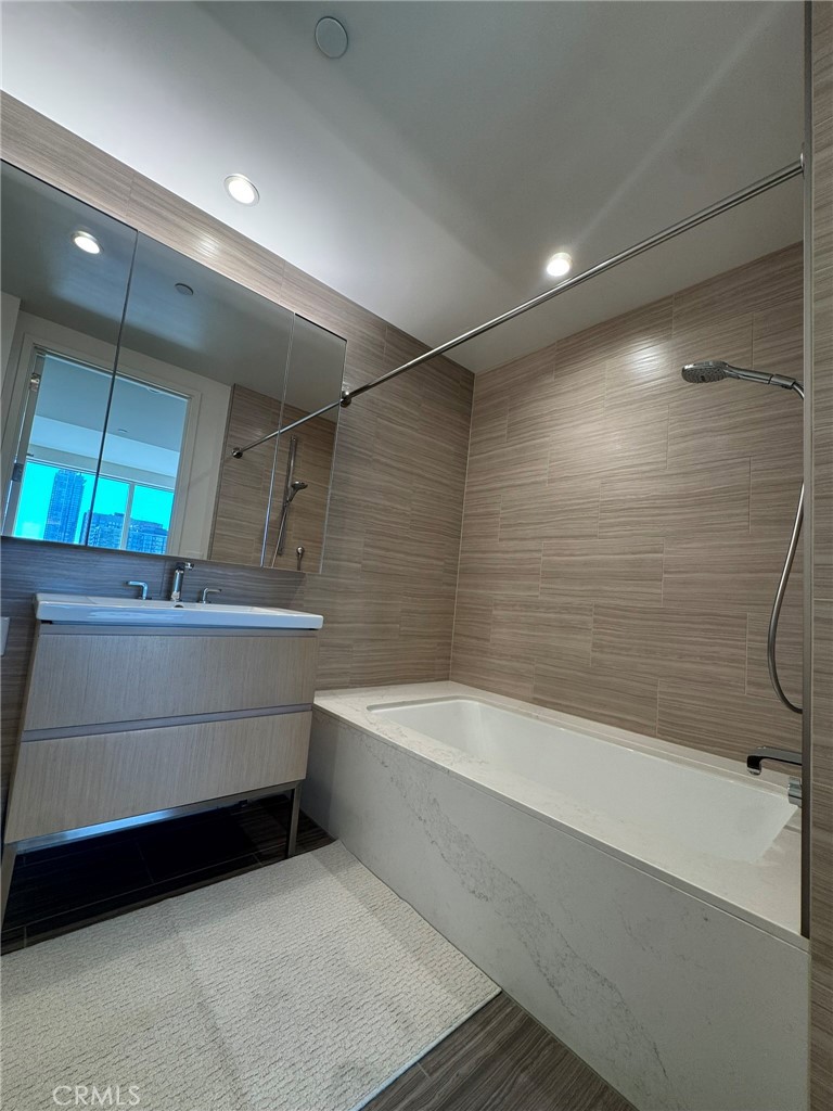 877 Francisco Street 1606