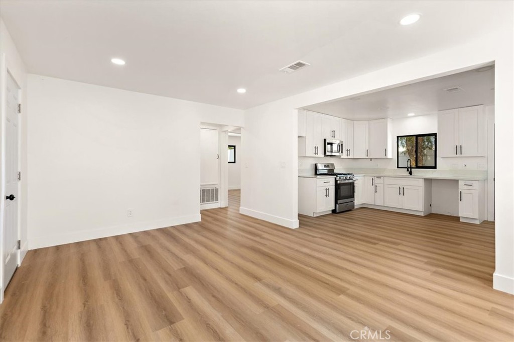 14421 Chandler Street