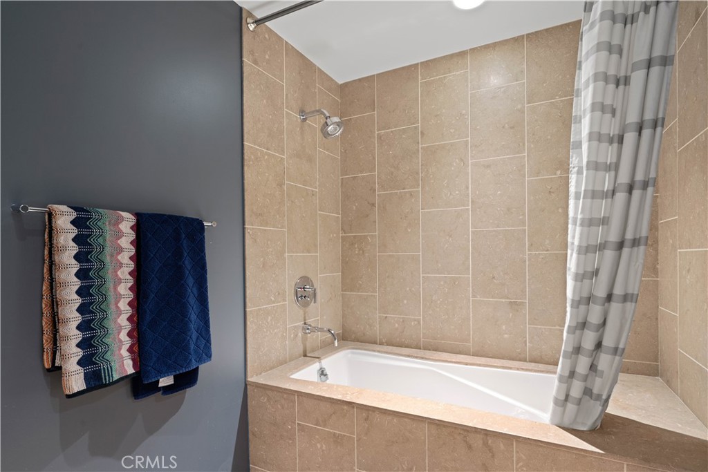 6250 Hollywood Boulevard 4D