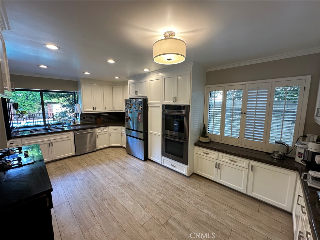 14623 Weddington Street