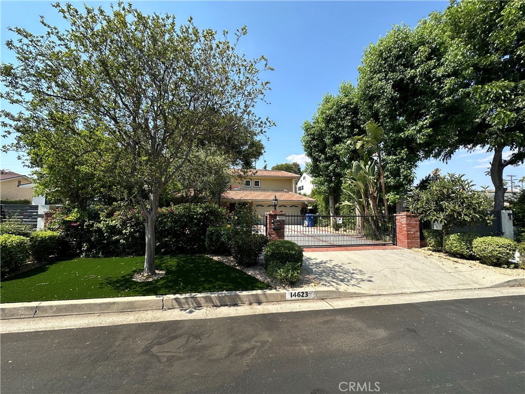 14623 Weddington Street