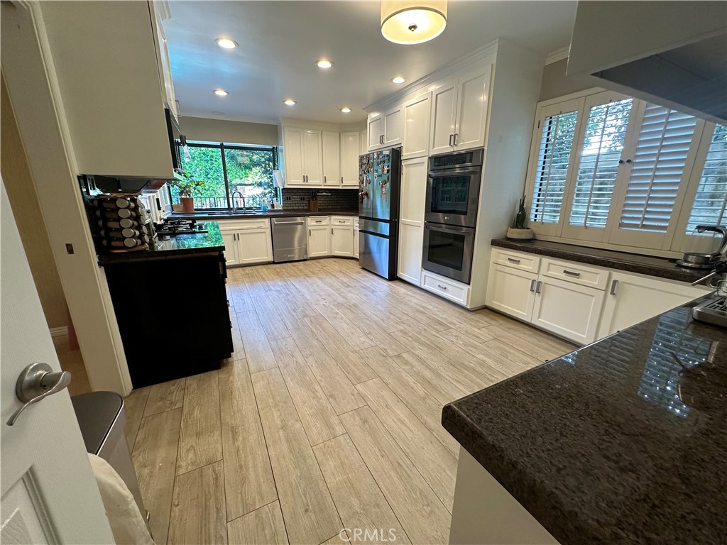 14623 Weddington Street