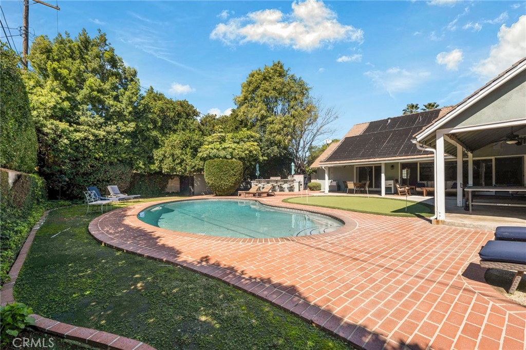 17300 Sunburst Street