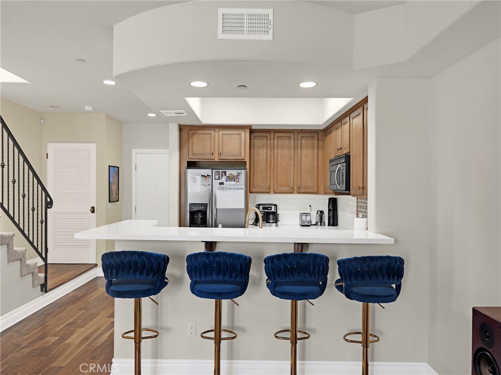 5753 White Oak Avenue 3