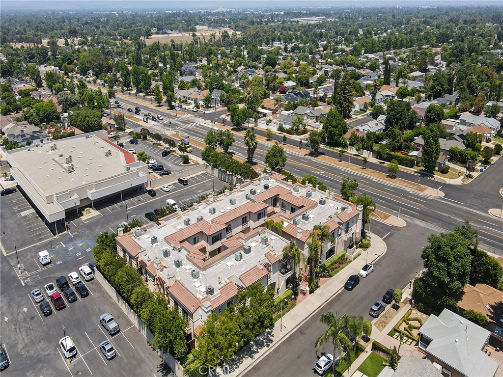 5753 White Oak Avenue 3