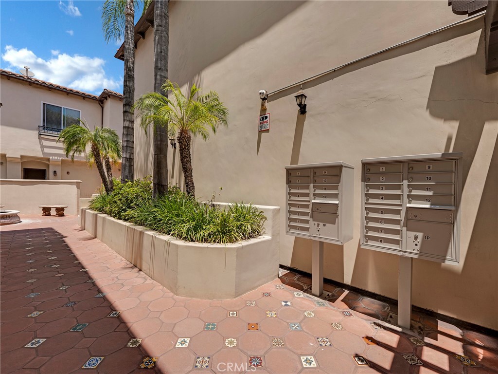 5753 White Oak Avenue 3