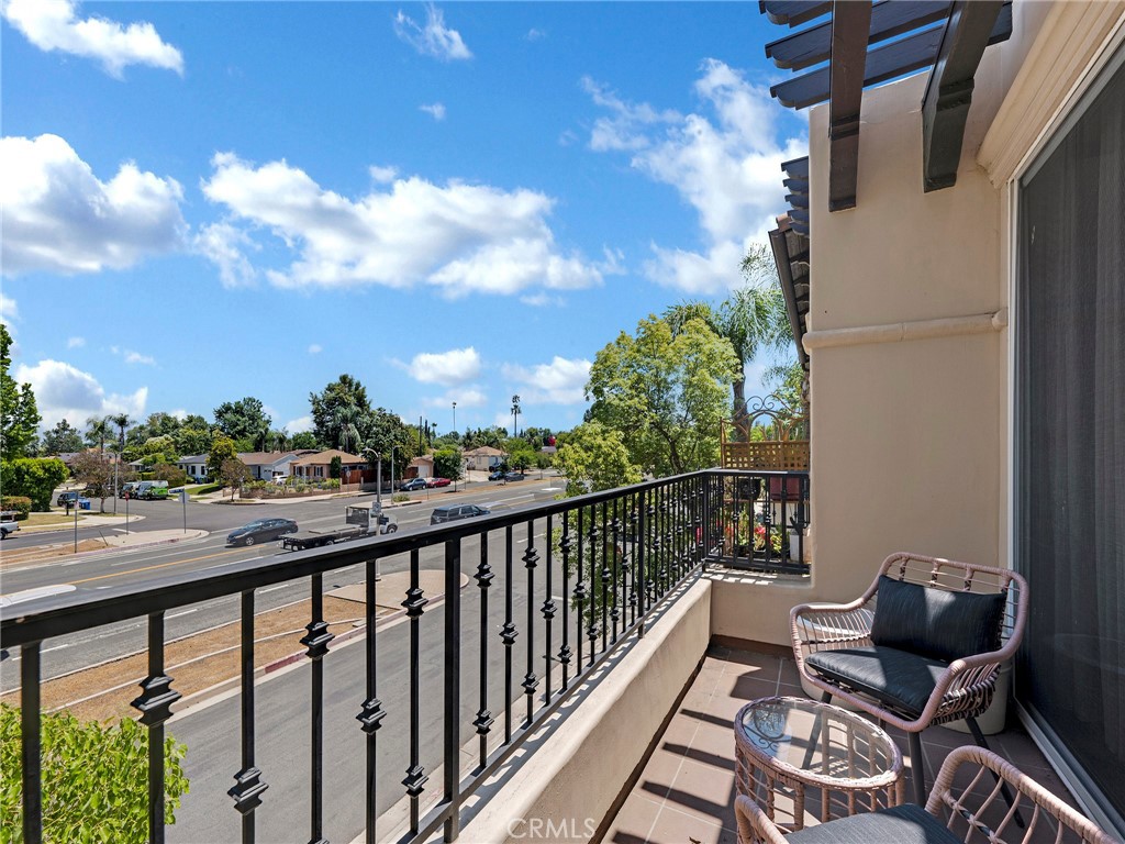 5753 White Oak Avenue 3