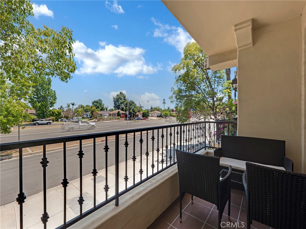 5753 White Oak Avenue 3