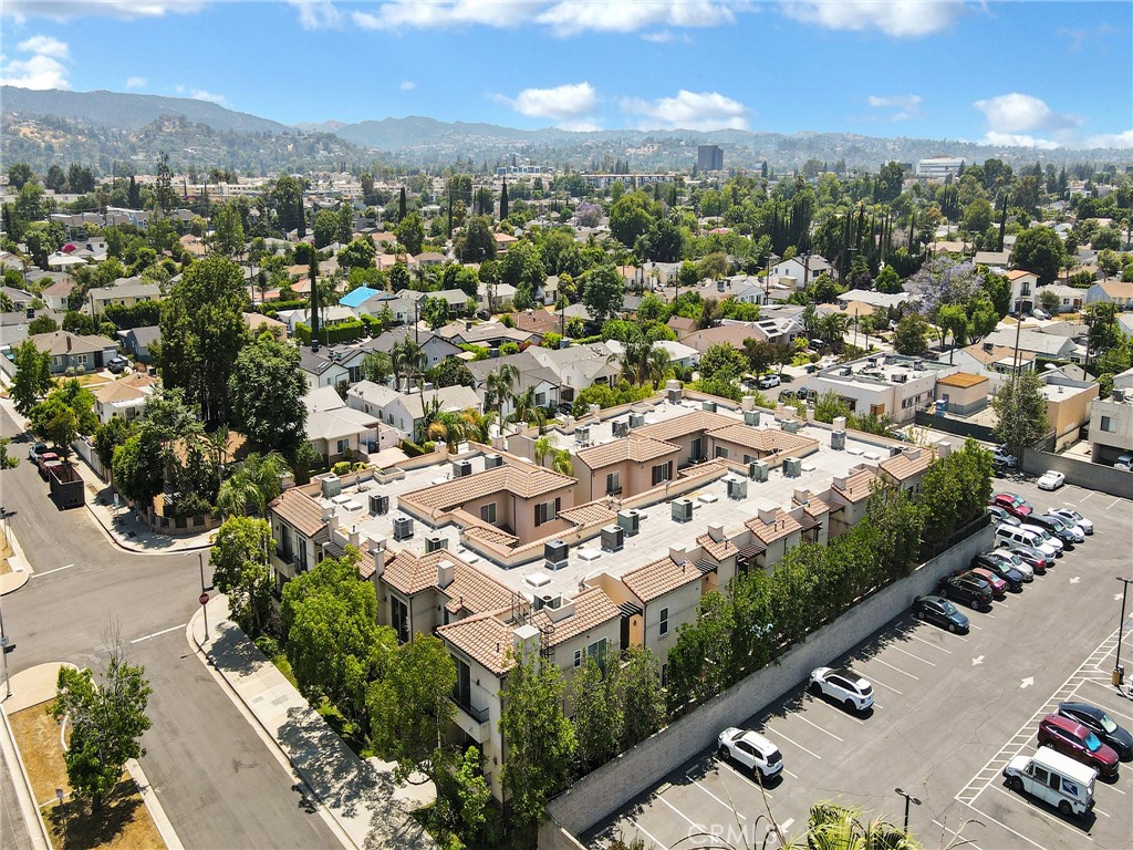 5753 White Oak Avenue 3