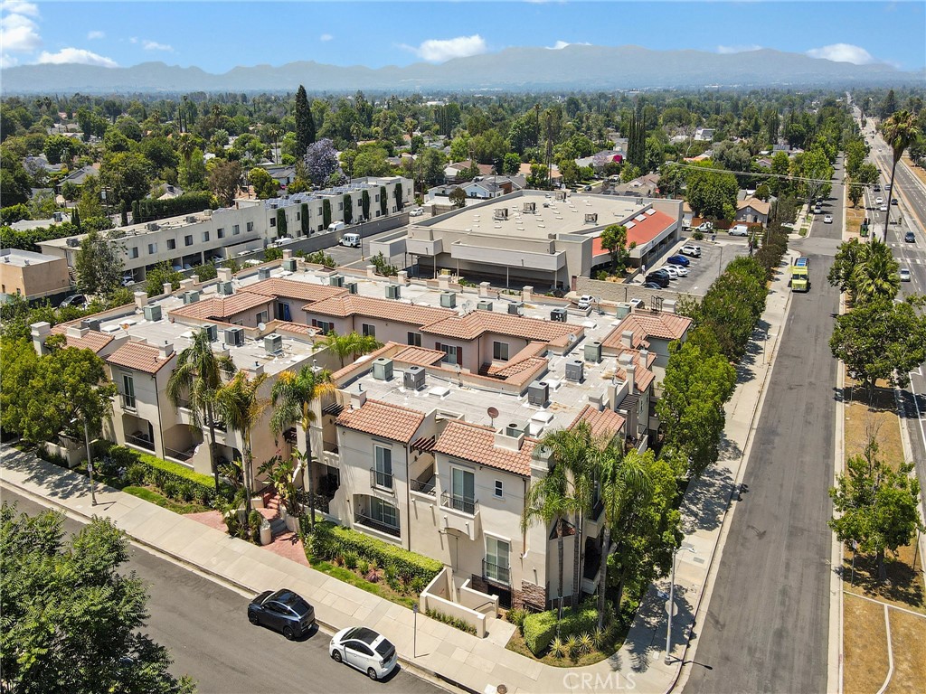 5753 White Oak Avenue 3