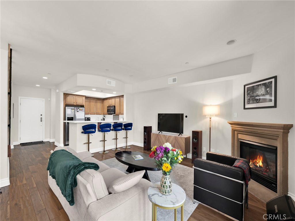 5753 White Oak Avenue 3