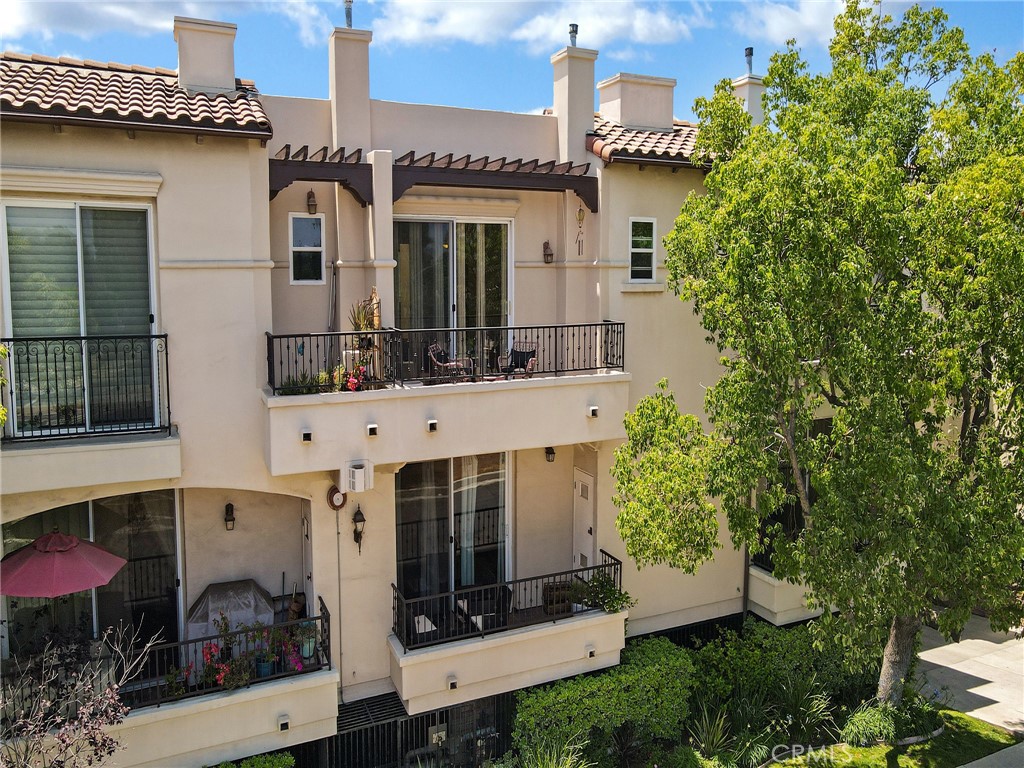 5753 White Oak Avenue 3