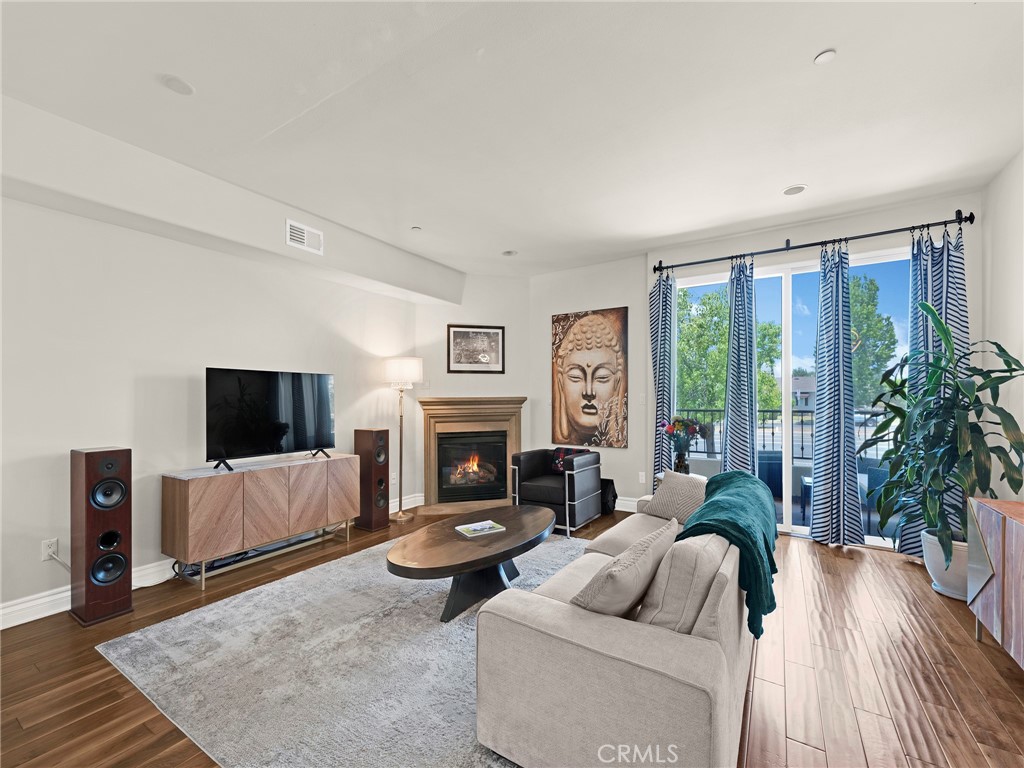 5753 White Oak Avenue 3