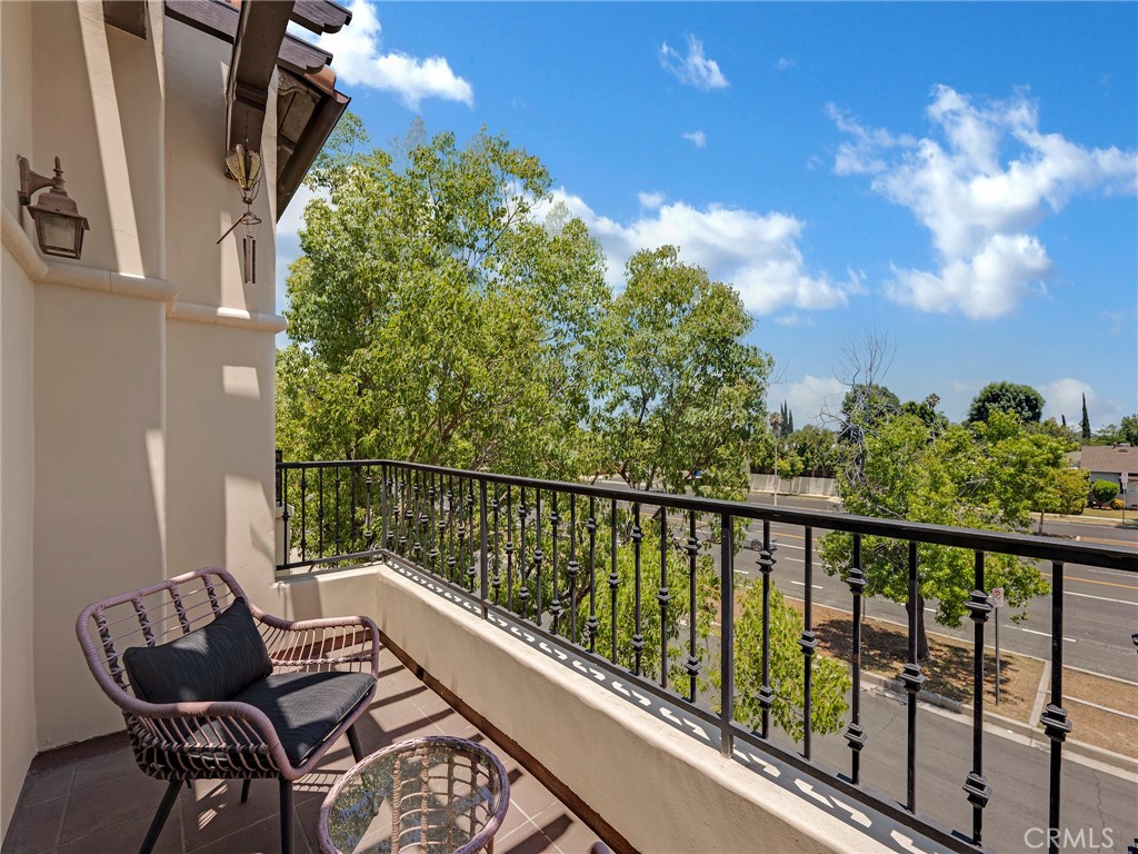 5753 White Oak Avenue 3