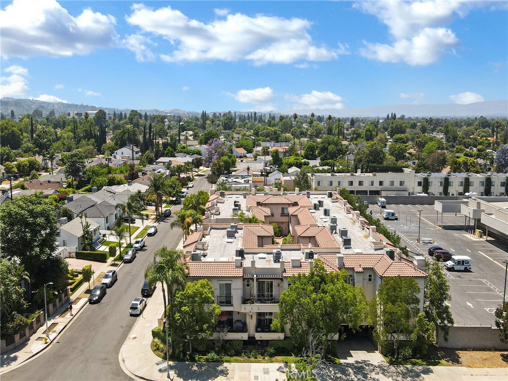 5753 White Oak Avenue 3