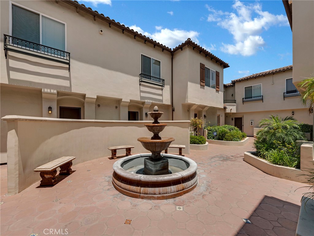 5753 White Oak Avenue 3