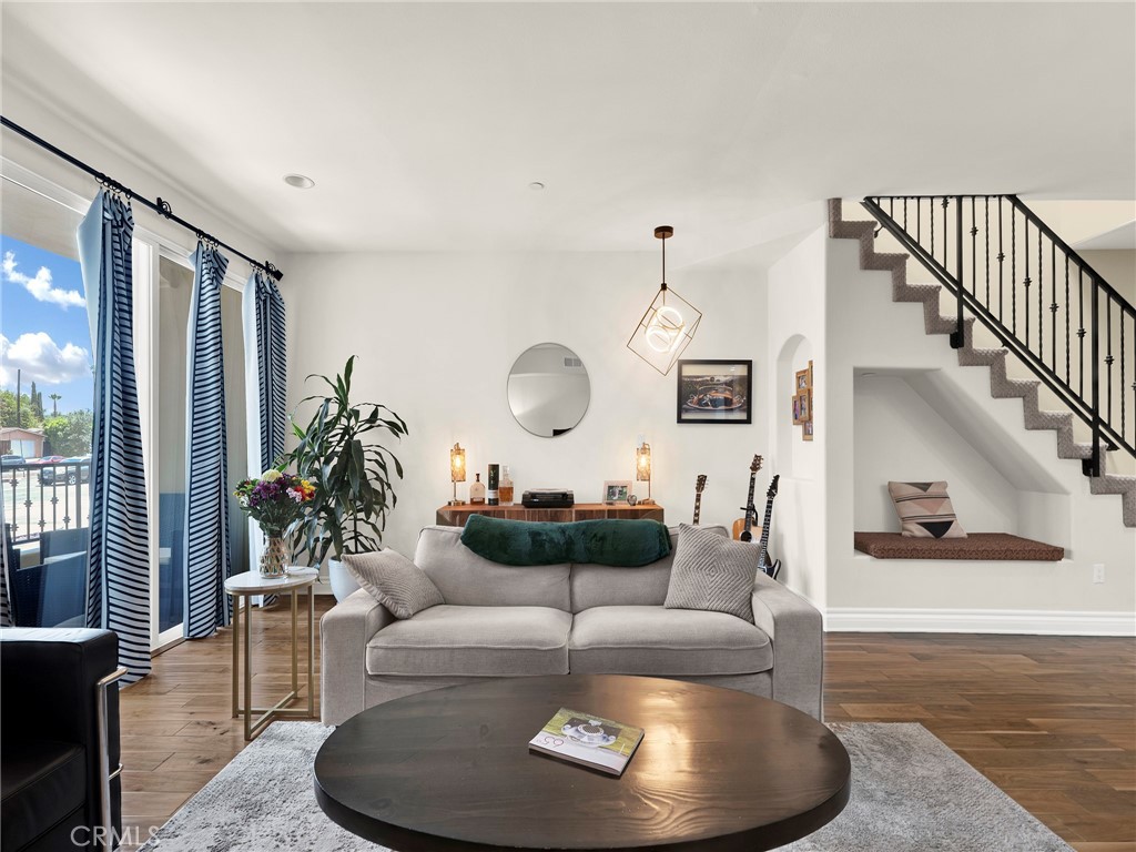 5753 White Oak Avenue 3