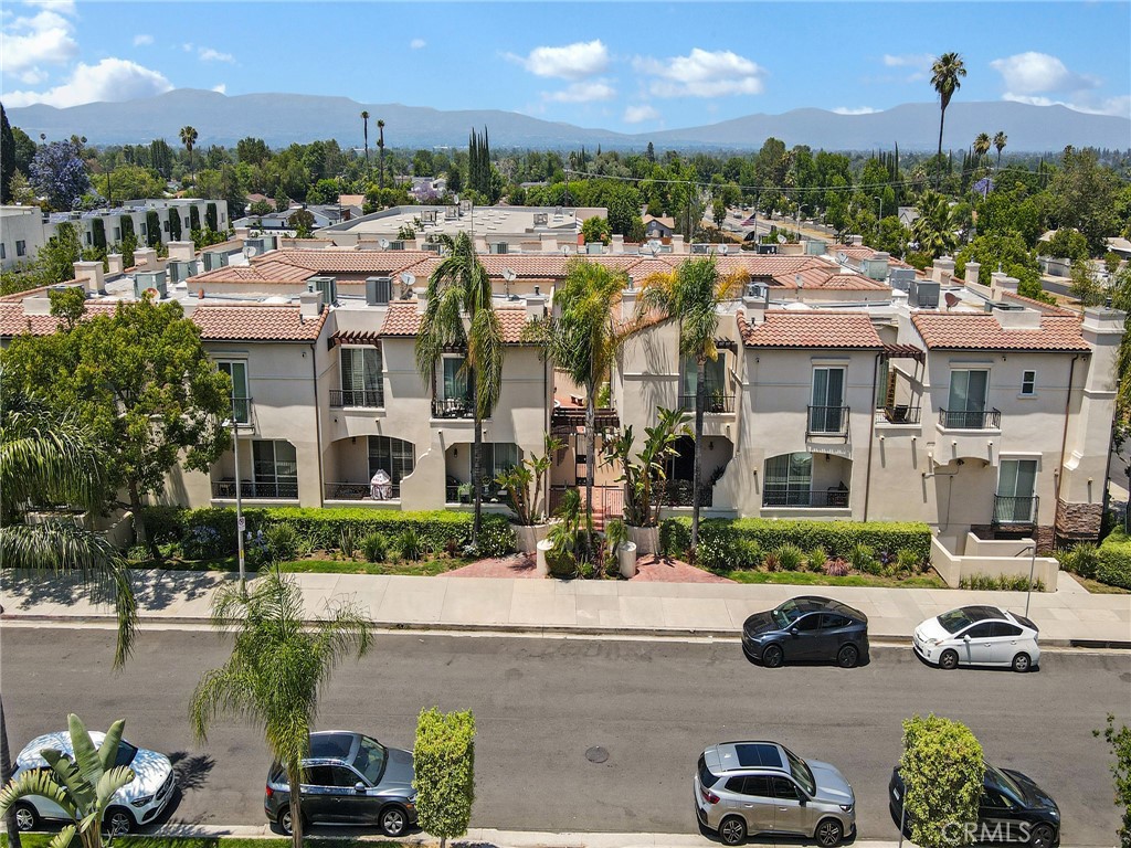 5753 White Oak Avenue 3