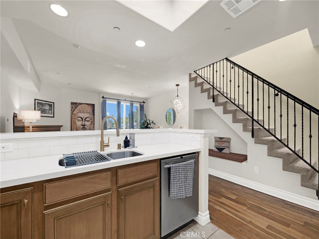 5753 White Oak Avenue 3