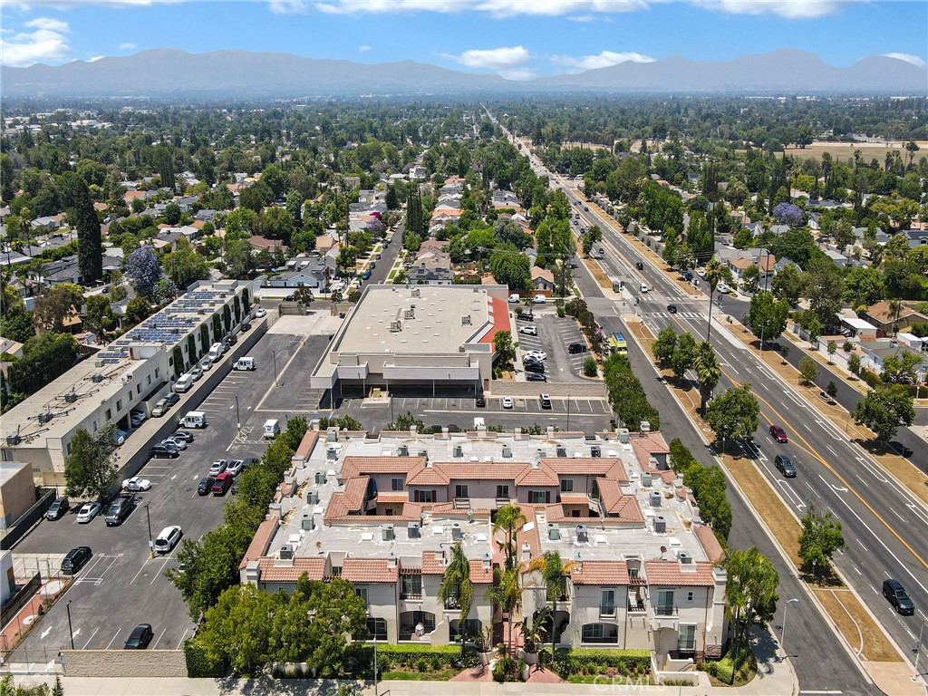 5753 White Oak Avenue 3