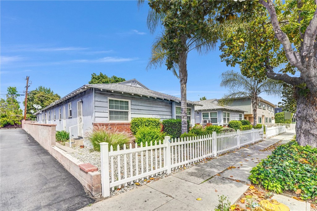 14821 Burbank
