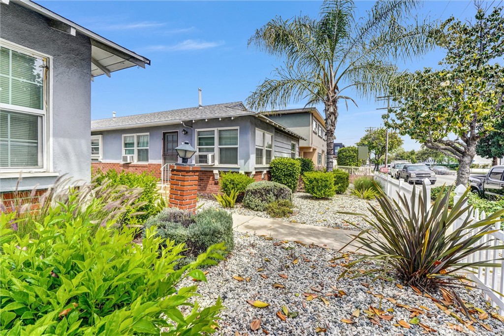 14821 Burbank