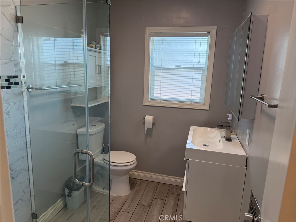 2244 W Adams Boulevard 6