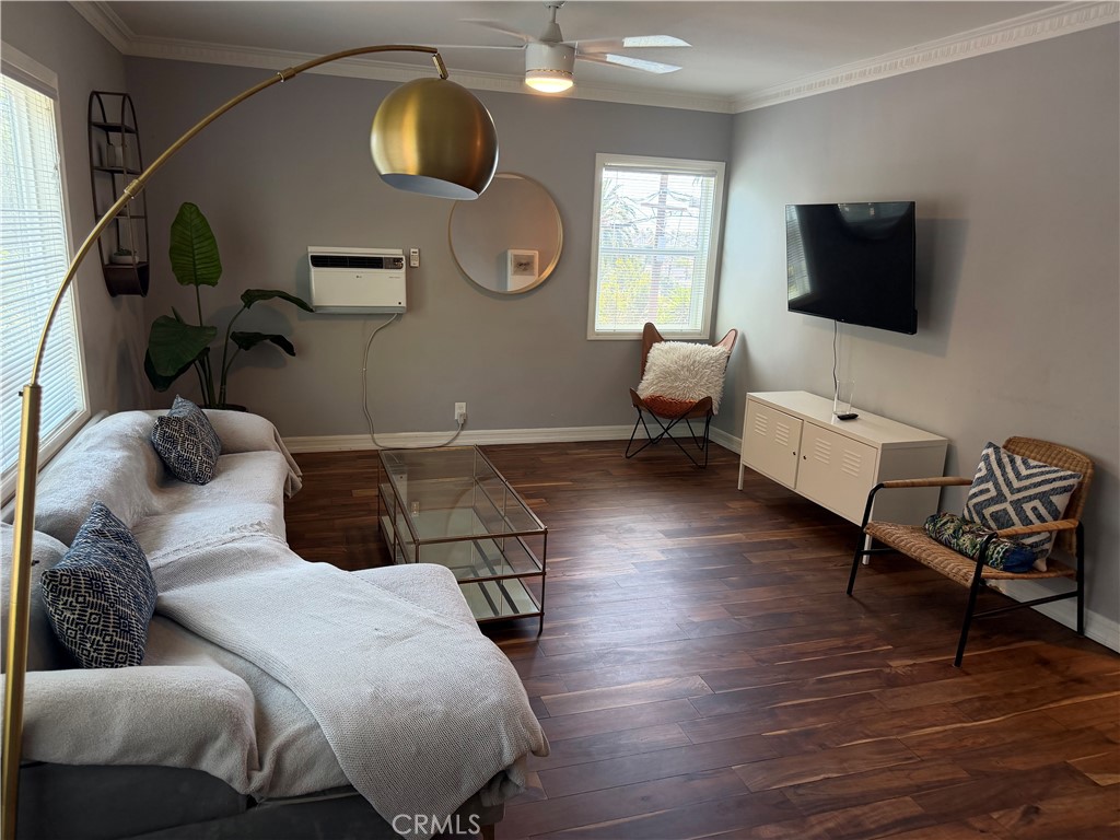2244 W Adams Boulevard 6