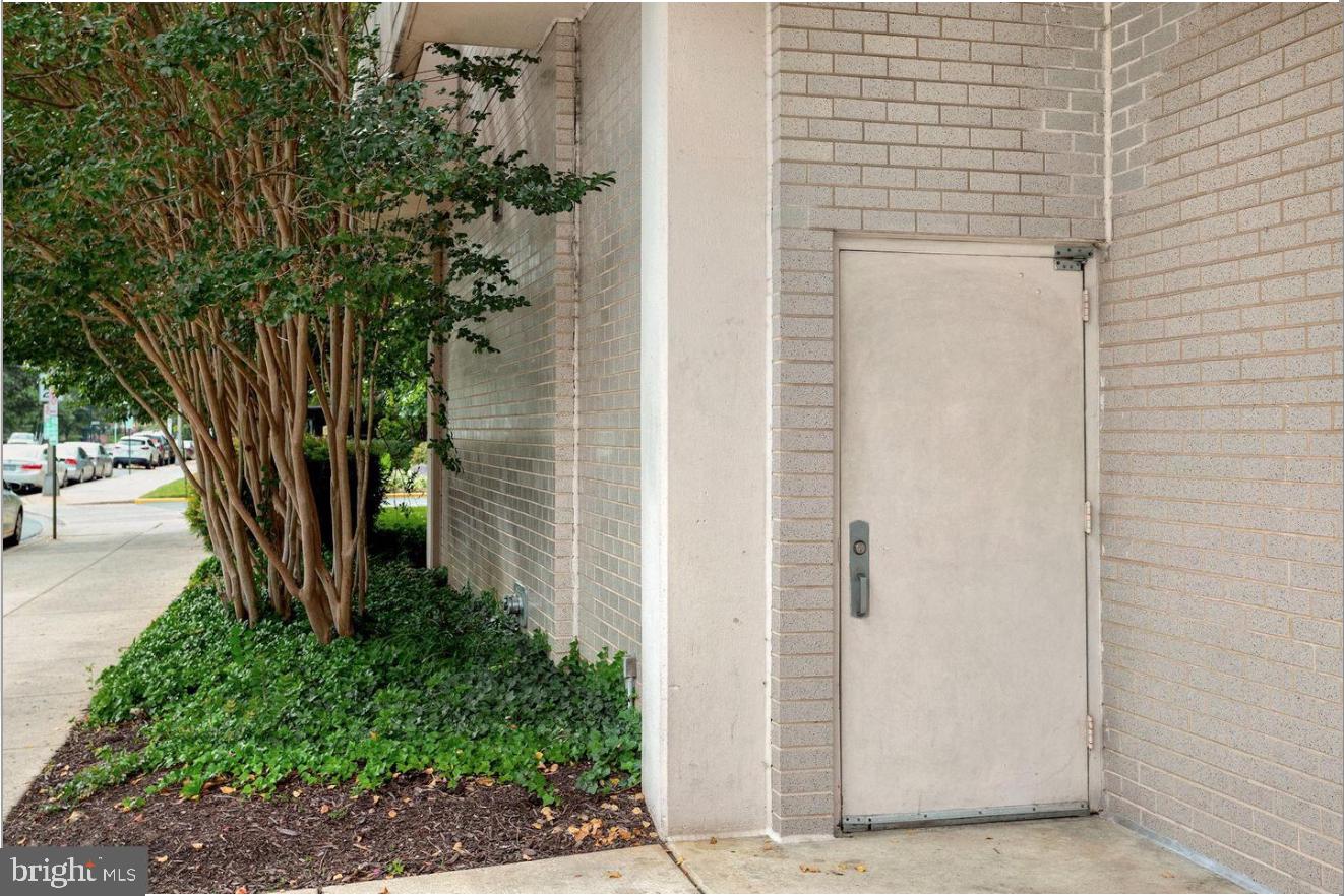 4141 N Henderson Rd #123