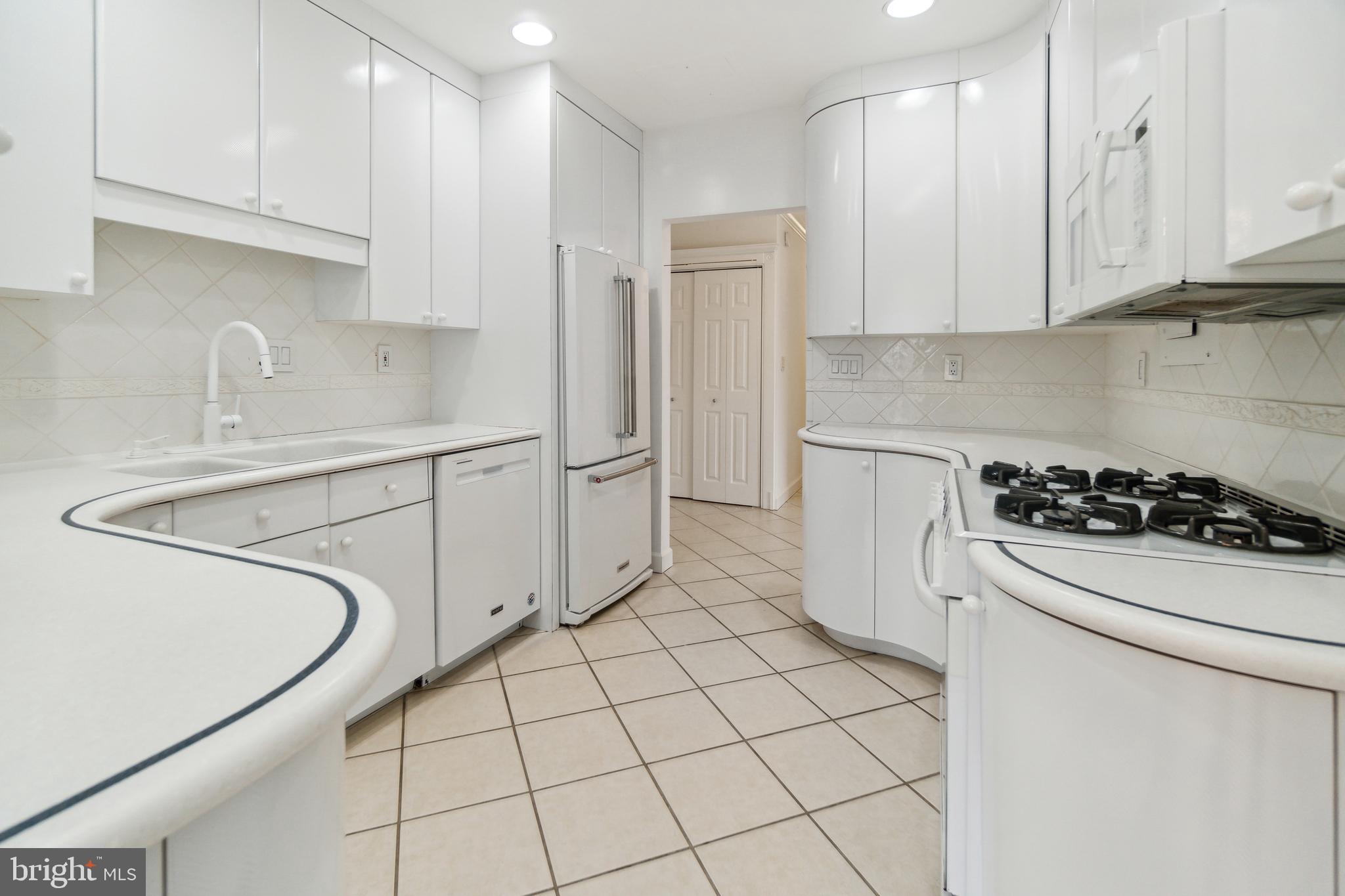 4141 N Henderson Rd #123