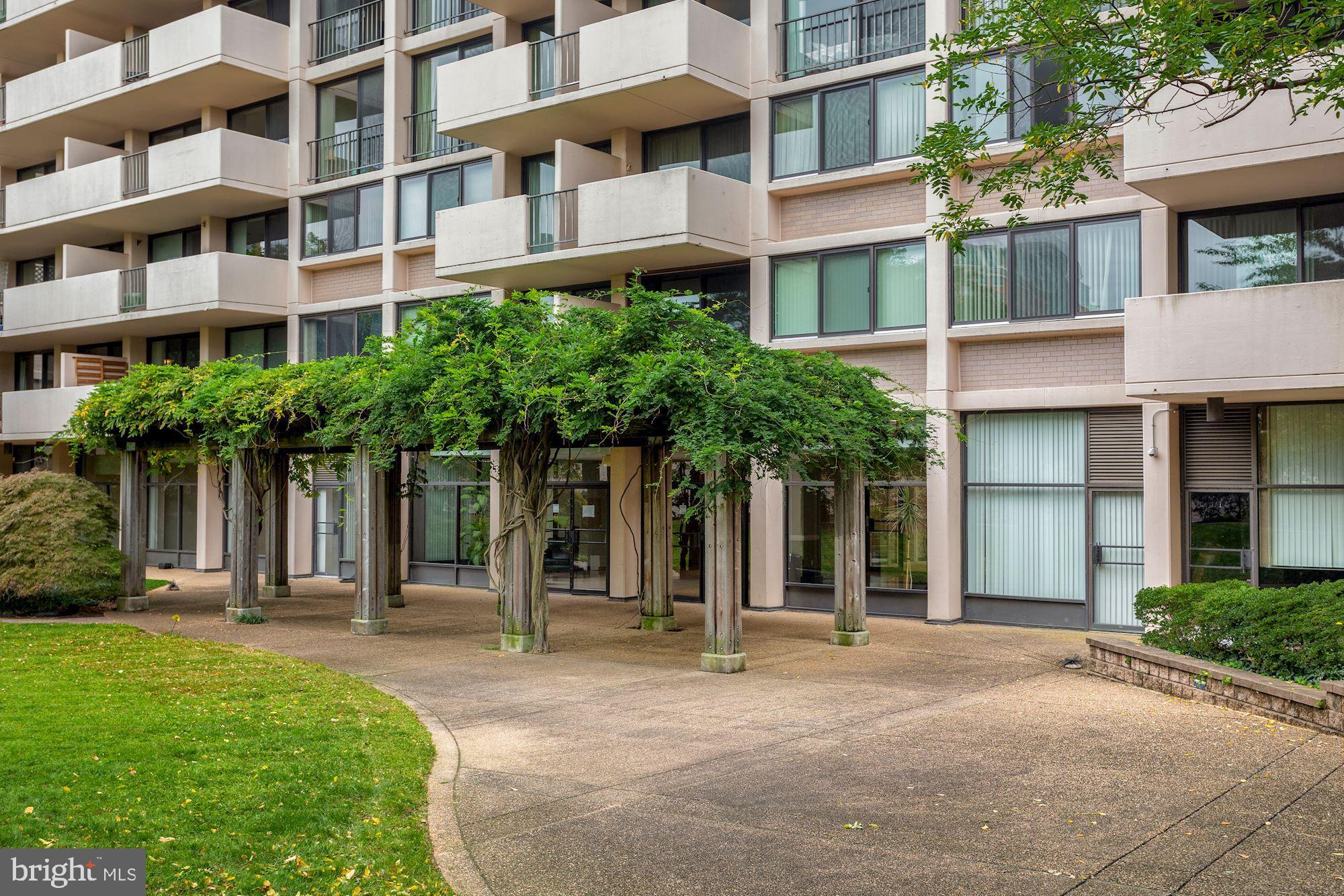 4141 N Henderson Rd #123