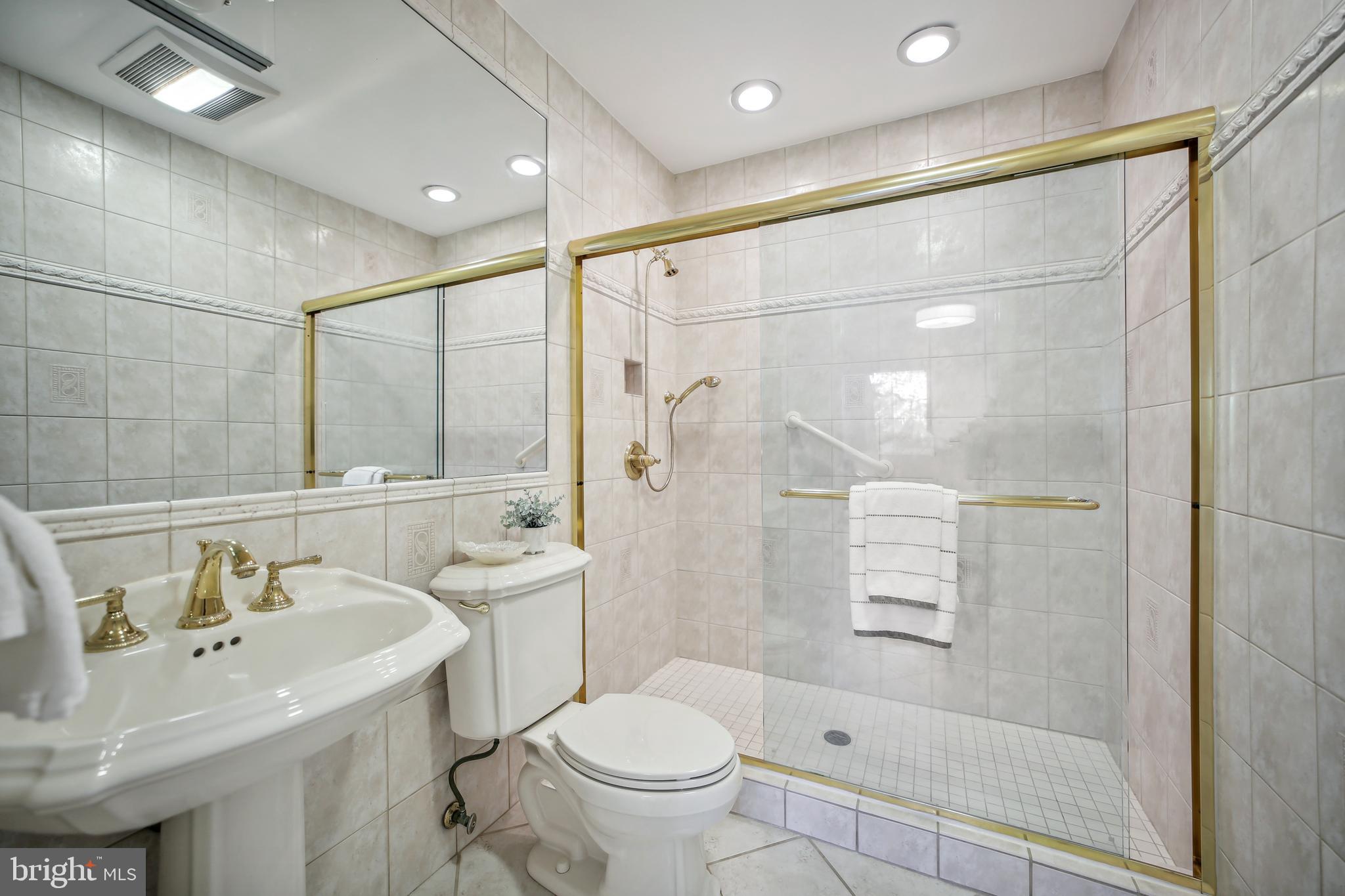 4141 N Henderson Rd #123