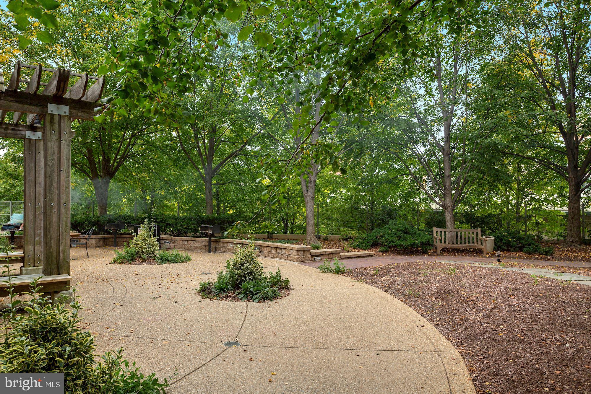 4141 N Henderson Rd #123