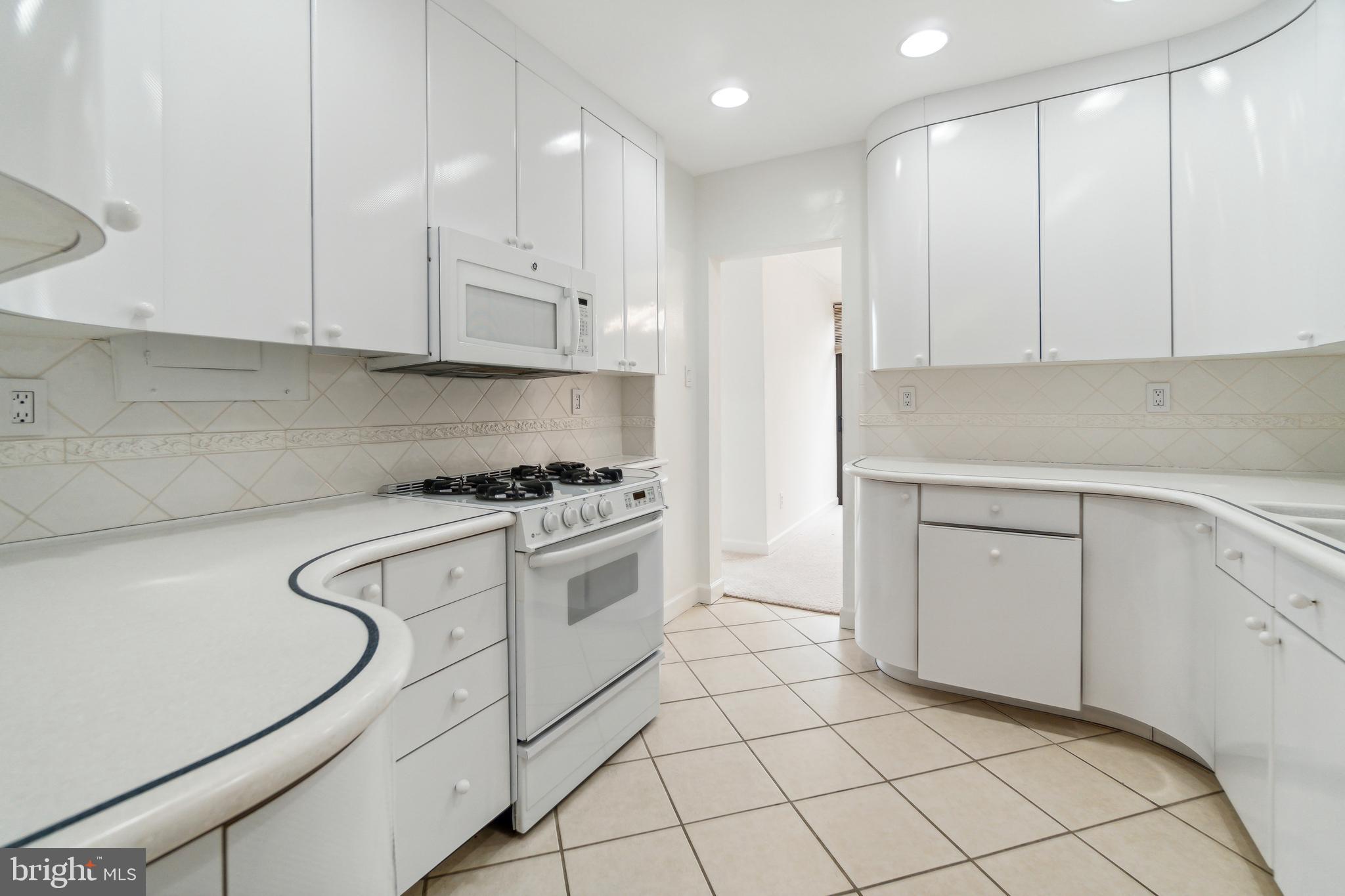 4141 N Henderson Rd #123