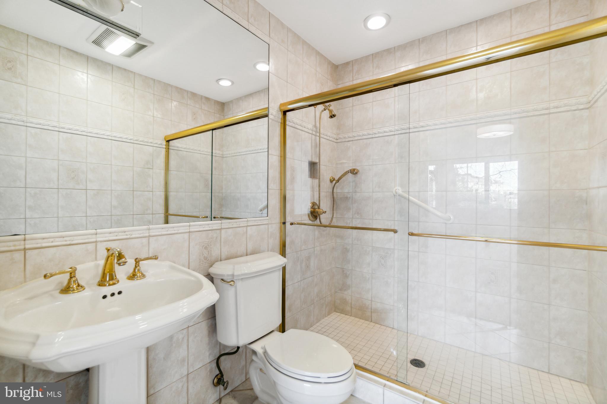 4141 N Henderson Rd #123